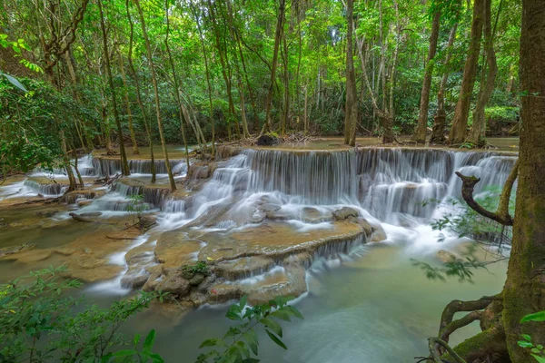 Huay Mae Kamin şelale Kanchanaburi il içinde. Tayland
