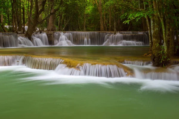 Huay Mae Kamin şelale Kanchanaburi il içinde. Tayland
