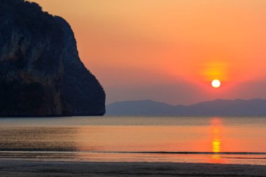 Pak Meng Beach, Güney Tayland Trang ilinde güzel gün batımı