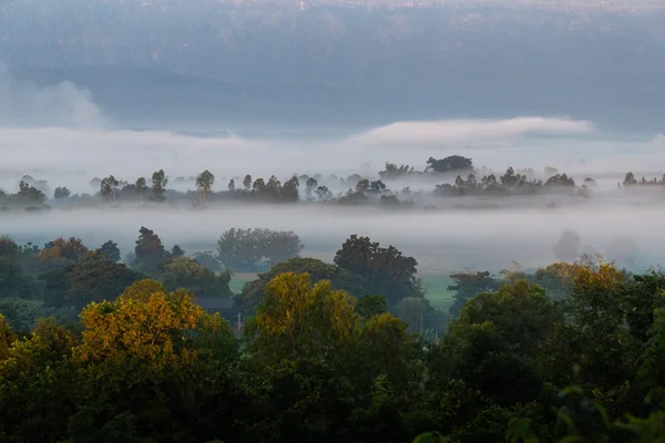 Loei Eyaleti Tayland 'ın Phu Luang şehrinde dinlenmek için manzara