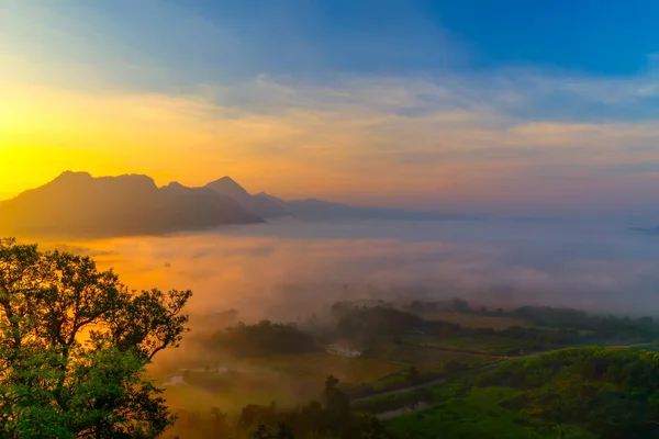 Sonnenaufgang Mit Dem Nebel Wunderschöne Landschaft Zum Entspannen Thailand — Stockfoto