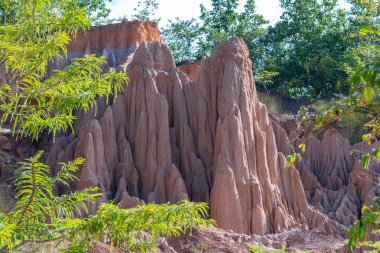 toprak dokuları kumtaşı sütunları, sütunlar ve uçurumlar, Sao Din Na Noi, Nan Eyaleti, Tayland