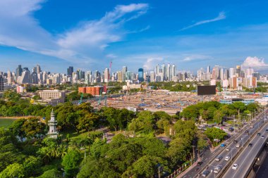 Bangkok Cityscape, Lumpini Park önplanlı iş yeri binası