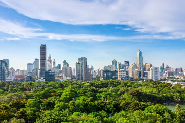 Bangkok Cityscape, Lumpini Park önplanlı iş yeri binası