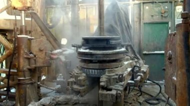 Pervanenin matkap anahtarını gevşetiyorum.. 