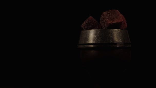 The red coals of the hookah closeup — 图库视频影像