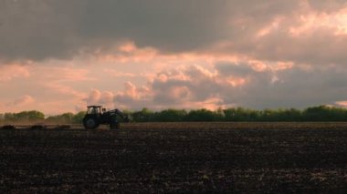 Endüstriyel tarım Mevsimlik İş, Tarımsal Makine Tarımsal Arazi