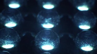 Öncü ampuller ışığı kapatıyor, makro yakın çekim. Geçmişi. Bir ya da daha fazla ışık yayan diyot kullanarak ışık üreten aydınlatma armatürlerinde kullanmak için elektrik ışığı