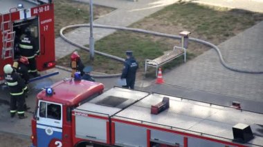 BOBRUISK, BELARUS 17.03.20: Acil durum itfaiyecileri yangın söndürme ve eylem planı, acil durum, sanayi