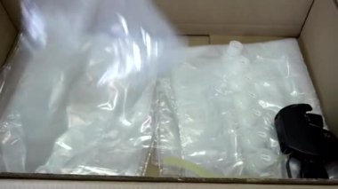 Modern dayanıklı plastik poşetlerle şekerleme endüstrisinde ürün paketleme ve paketleme. Şekerleme ve gıda endüstrisi, iş