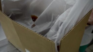 Şekerlemeler, pastalar, şekerlemeler ve tatlı üretimi için kaynamış konsantre süt ve çikolata kreması üretimi