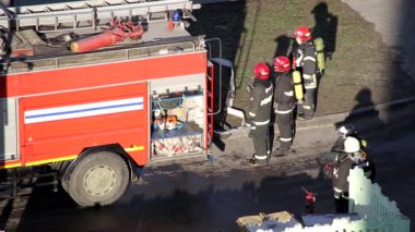 BOBRUISK, BELARUS 17.03.20: Acil durum itfaiyecileri yangın söndürme ve eylem planı, acil durum, sanayi