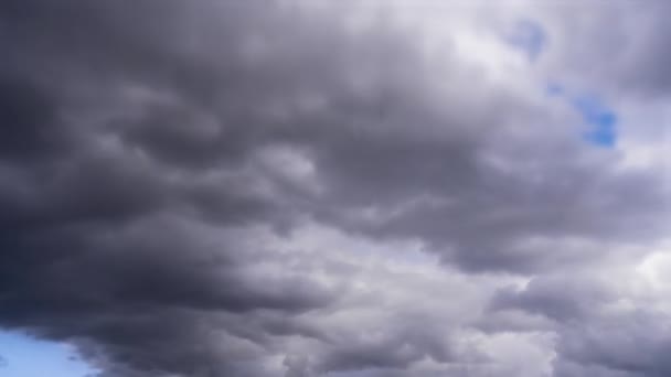 Timelapse trueno y nubes de lluvia durante el día. Mal tiempo. Antecedentes Naturaleza. Concepto de vacaciones de verano. Cielo. — Vídeos de Stock