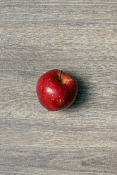 Apple on wooden table — Stock Photo, Image