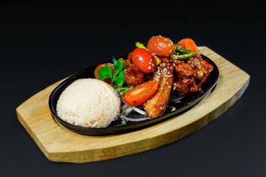 Ahşap tahta üzerinde ızgara et