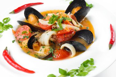 Deniz mahsulleri çorbası