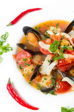 Deniz mahsulleri çorbası