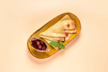 Böğürtlen soslu krep