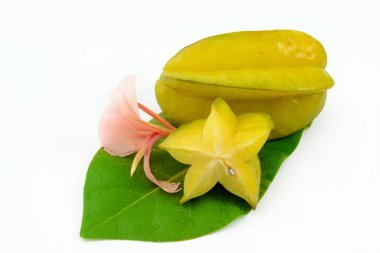 Starfruit üzerinde beyaz izole