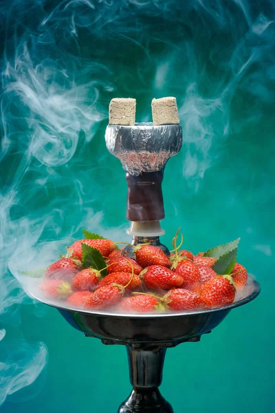 イチゴの香りの水ギセル — ストック写真
