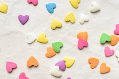 Dağınık şeker Kalpler