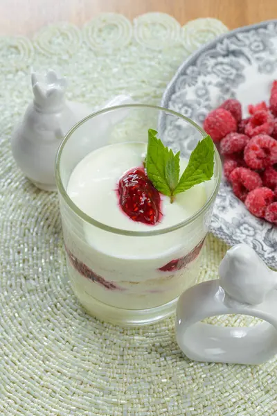 Dessert crème framboise — Photo