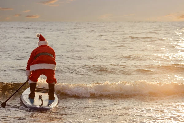 Santa on SUP board — Stock Photo, Image