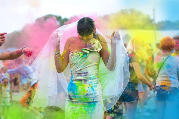 Gelin boyalı Holi