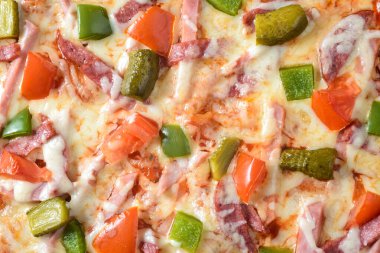 Klasik jambonlu pizza.