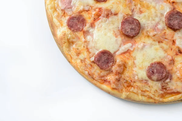 Vlees- en worstpizza — Stockfoto