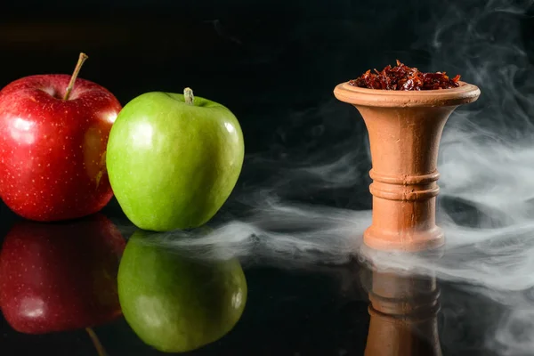Apple tobacco for hookah — 스톡 사진