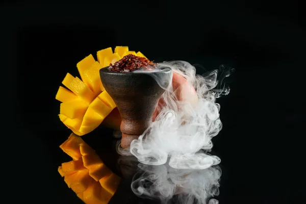 Exotisk tobak med mango — Stockfoto