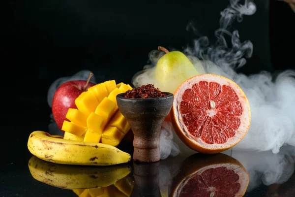 Exotisk tobak med flera frukter — Stockfoto