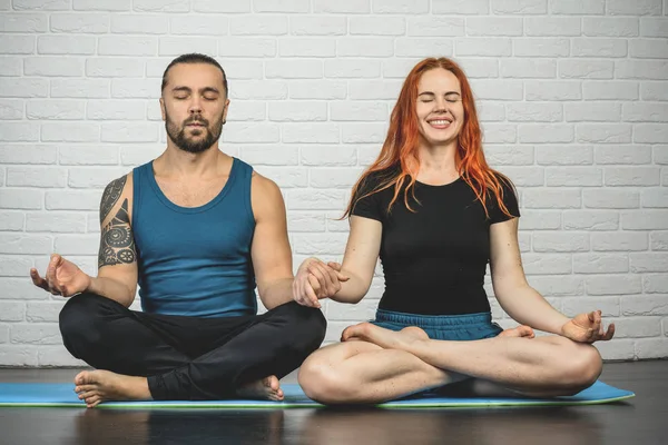 Couple enjoy yoga — Stock Photo, Image