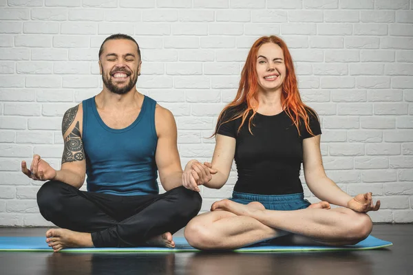 Couple enjoy yoga — Stock Photo, Image