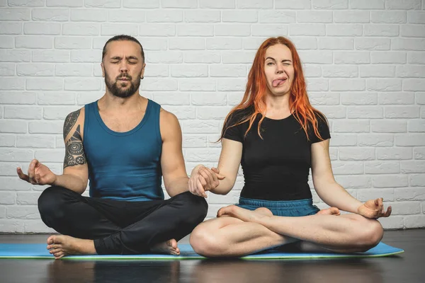 Couple enjoy yoga — Stock Photo, Image