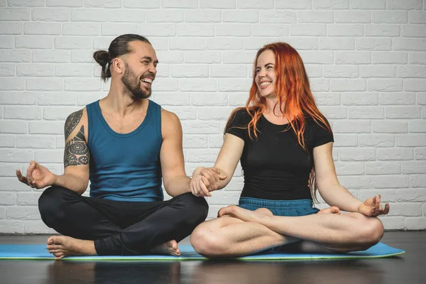 Couple enjoy yoga — Stock Photo, Image