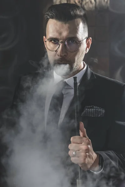 Fashionabla män röker Royaltyfria Stockfoton