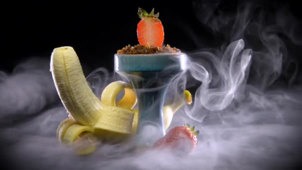 Sweet banana and strawberry smoke — Stock Video