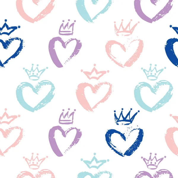 Векторный бесшовный узор корон и сердец. Грязная маленькая принцесса и корона принца, сердце для детской комнаты, отпечаток детского декора, альбом. Линейное рисование на белом фоне — стоковый вектор