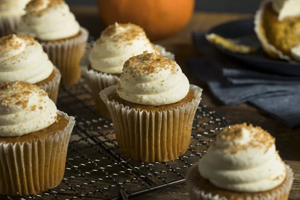 Söta hemmagjord Pumpkin Spice Cupcakes — Stockfoto