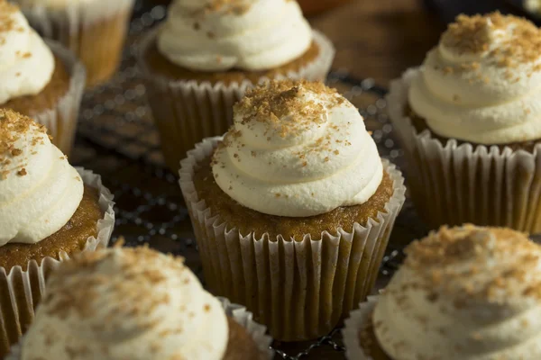 Doces caseiros Cupcakes de especiarias de abóbora — Fotografia de Stock