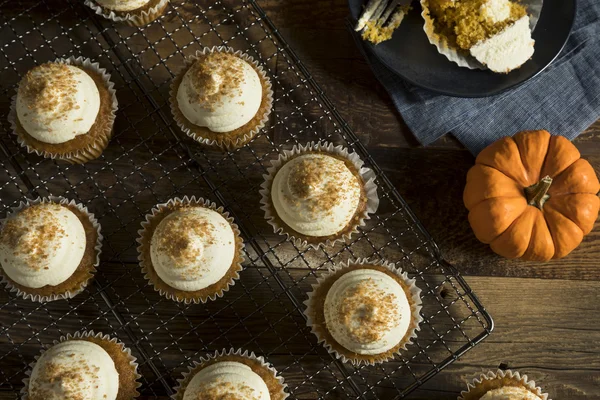 Zoete zelfgemaakte Pumpkin Spice Cupcakes — Stockfoto