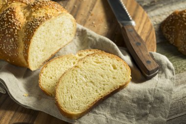 Ev yapımı susam Challah ekmek