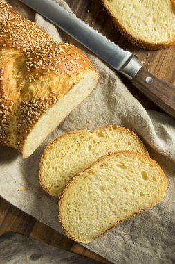 Ev yapımı susam Challah ekmek