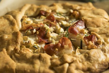 Baharatlı jambon peynir ve armut Galette'ye