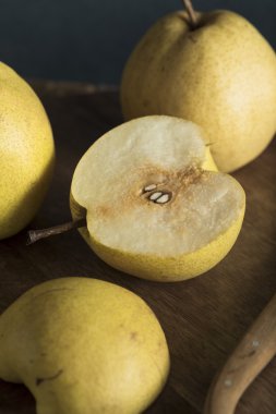 Çiğ sarı organik Asya armut