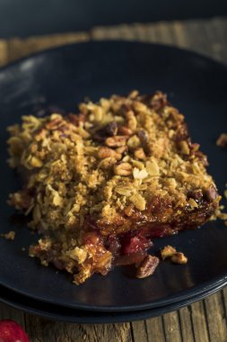 Ev yapımı kızılcık elmalı tart kek