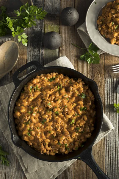 Hamburger maccheroni fatti in casa e formaggio — Foto Stock