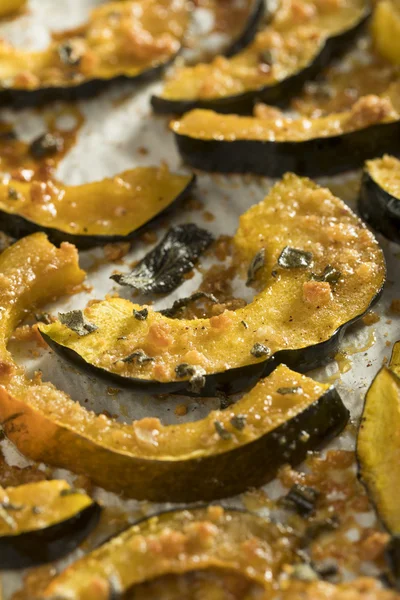 Jesień w domu pieczone Acorn Squash — Zdjęcie stockowe